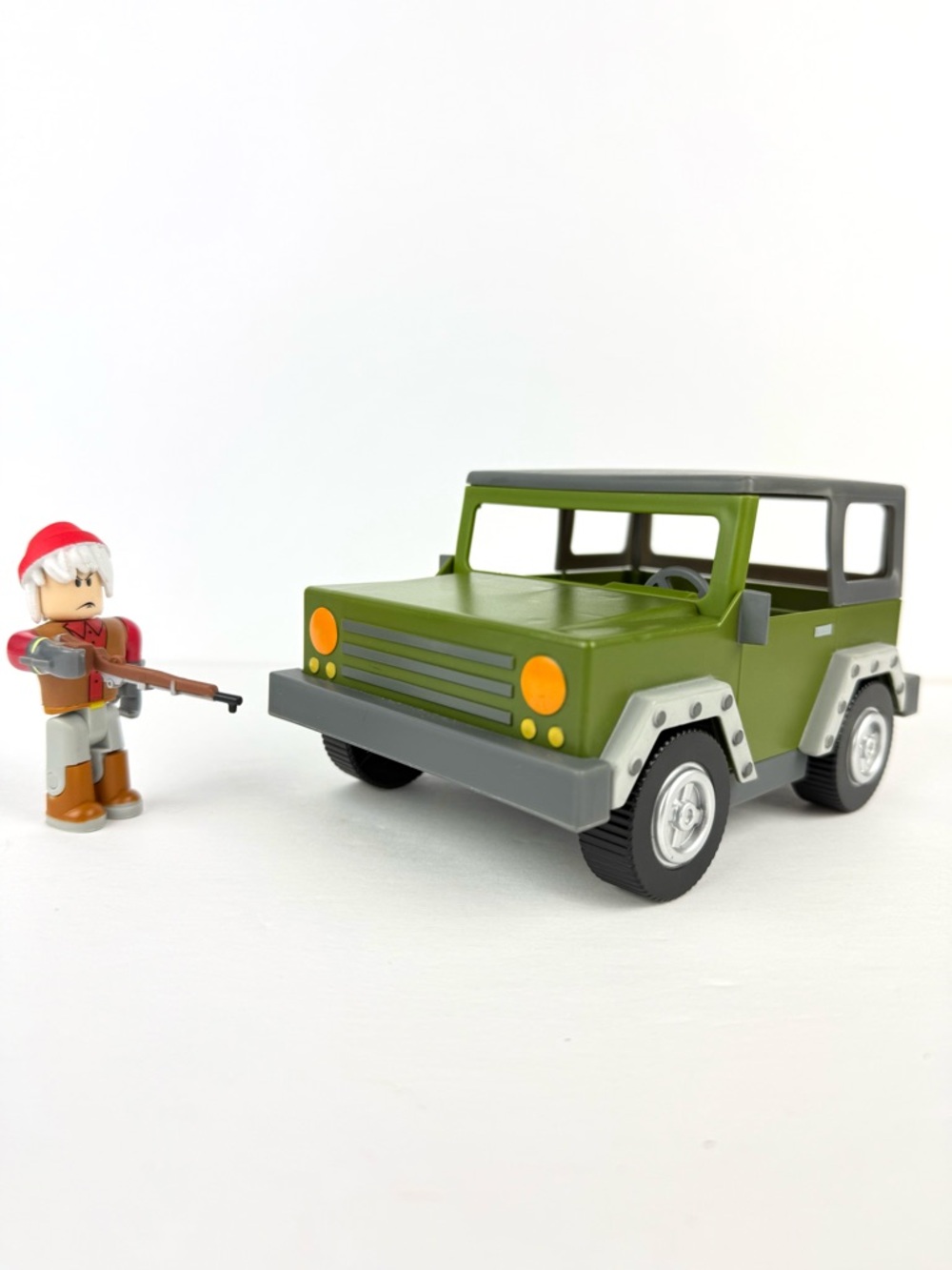 Roblox Apocalypse Rising 4x4 Vehicle and Figurine Gaming Toy